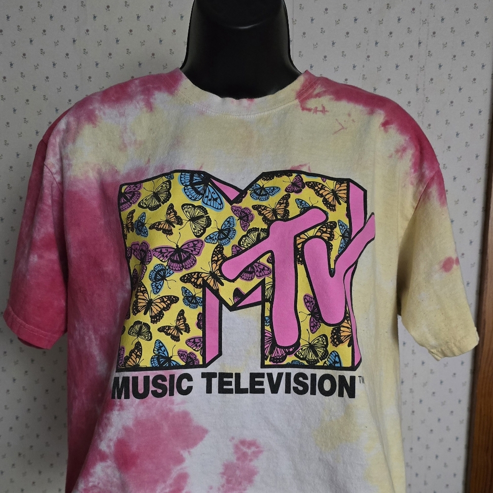 MTV Crop Top T-shirt Womens; Sz Large; Pink White Yellow Tie Dye Butterfly Logo
